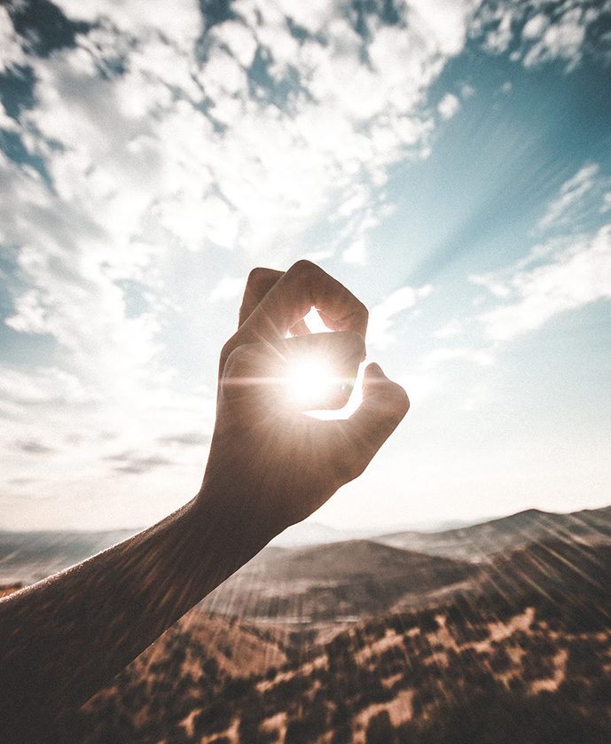 solar-image-hand-and-sun